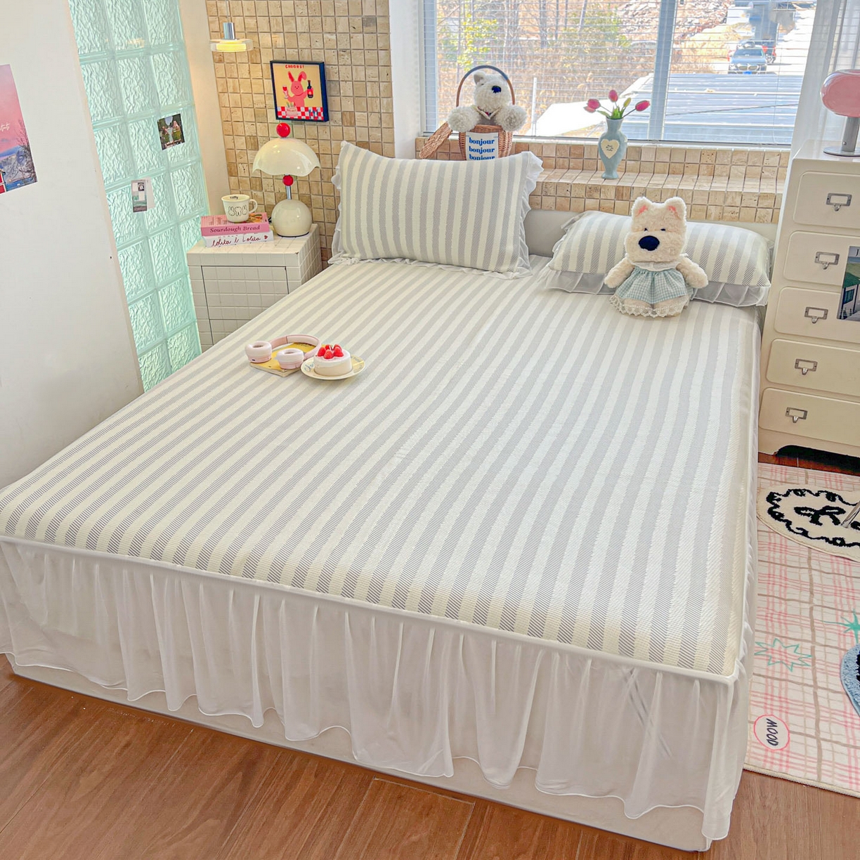 91家纺网 家纺一手货源 找家纺 川悦生活 2026新款加厚三明治底床裙款凉感席三件套 床裙甜心-月灰