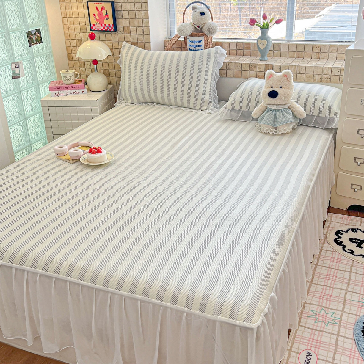 91家纺网 家纺一手货源 找家纺 川悦生活 2026新款加厚三明治底床裙款凉感席三件套 床裙甜心-月灰