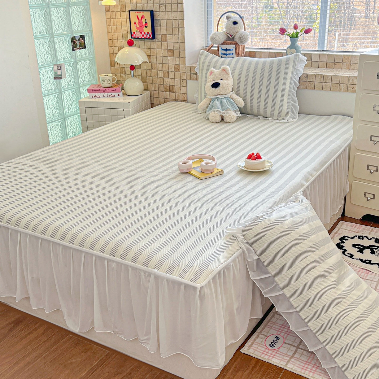 91家纺网 家纺一手货源 找家纺 川悦生活 2026新款加厚三明治底床裙款凉感席三件套 床裙甜心-月灰