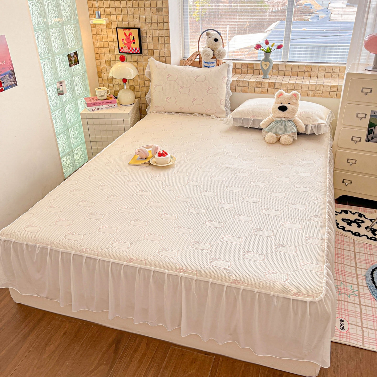 91家纺网 家纺一手货源 找家纺 川悦生活 2026新款加厚三明治底床裙款凉感席三件套 床裙甜心奶猫