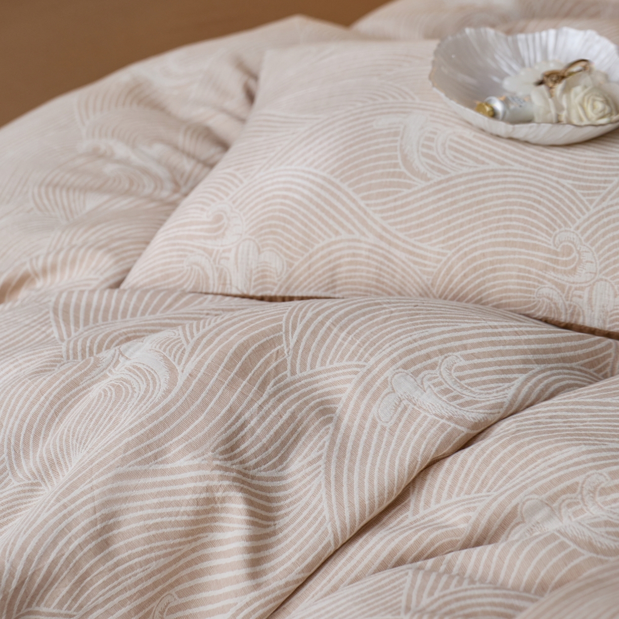 91家纺网 家纺一手货源 找家纺 安莱生活 2026年新品水洗棉全棉纯棉色织提花系列四件套 浪花-卡其