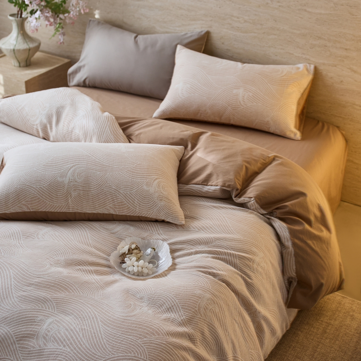 91家纺网 家纺一手货源 找家纺 安莱生活 2026年新品水洗棉全棉纯棉色织提花系列四件套 浪花-卡其