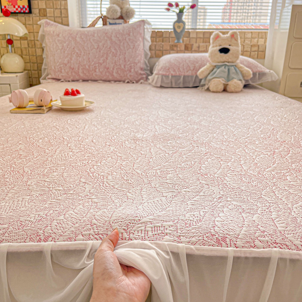 91家纺网 家纺一手货源 找家纺 川悦生活 2026新款加厚三明治底床裙款凉感席三件套 床裙夏季岛屿-粉