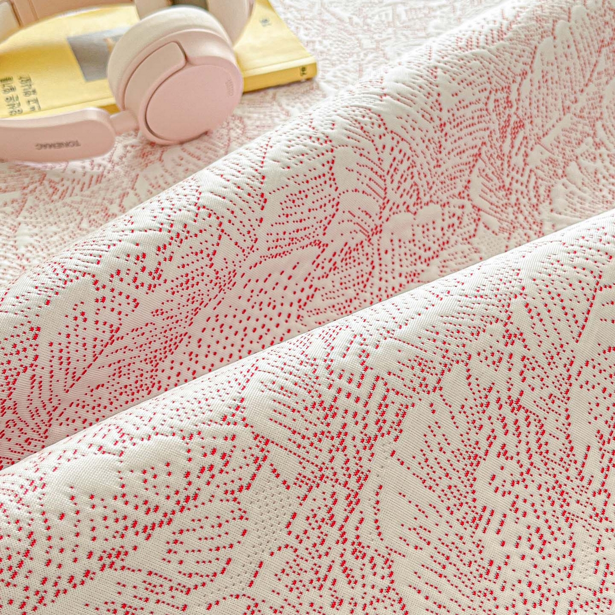 91家纺网 家纺一手货源 找家纺 川悦生活 2026新款加厚三明治底床裙款凉感席三件套 床裙夏季岛屿-粉