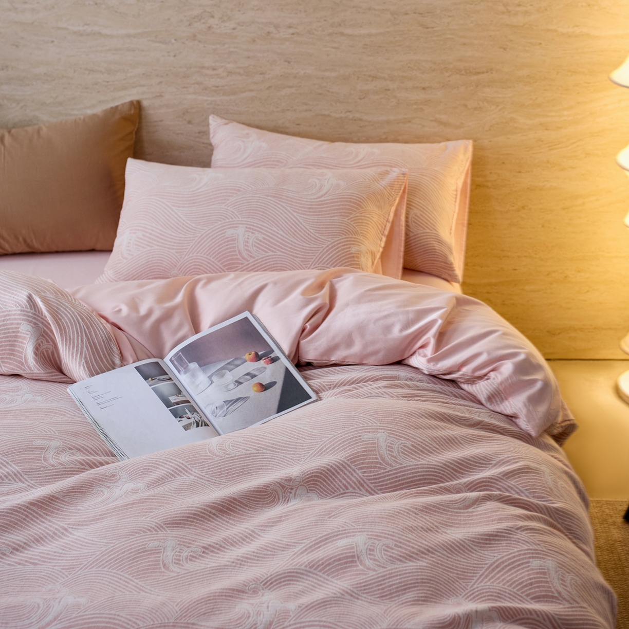 91家纺网 家纺一手货源 找家纺 安莱生活 2026年新品水洗棉全棉纯棉色织提花系列四件套 浪花-嫩粉