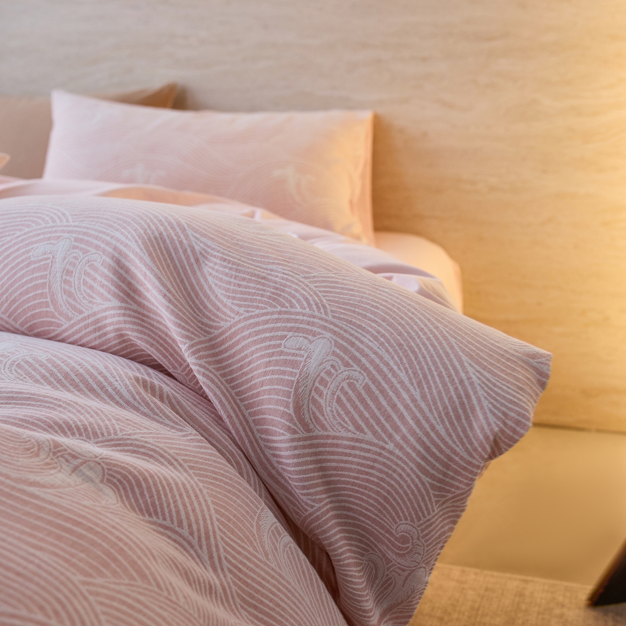 91家纺网 家纺一手货源 找家纺 安莱生活 2026年新品水洗棉全棉纯棉色织提花系列四件套 浪花-嫩粉