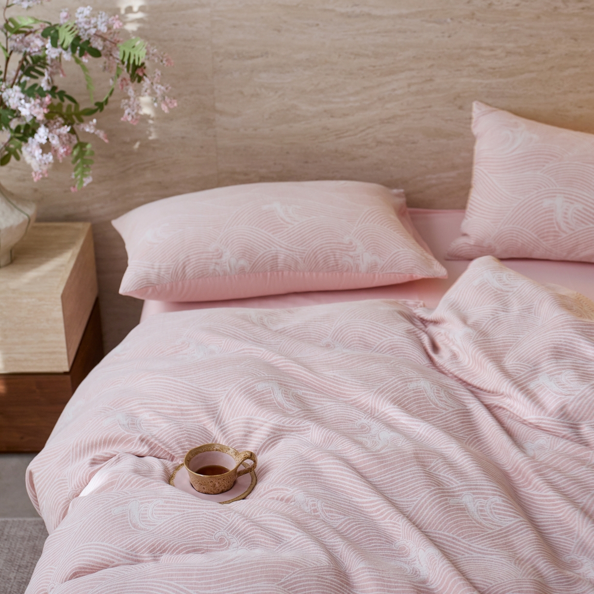 91家纺网 家纺一手货源 找家纺 安莱生活 2026年新品水洗棉全棉纯棉色织提花系列四件套 浪花-嫩粉