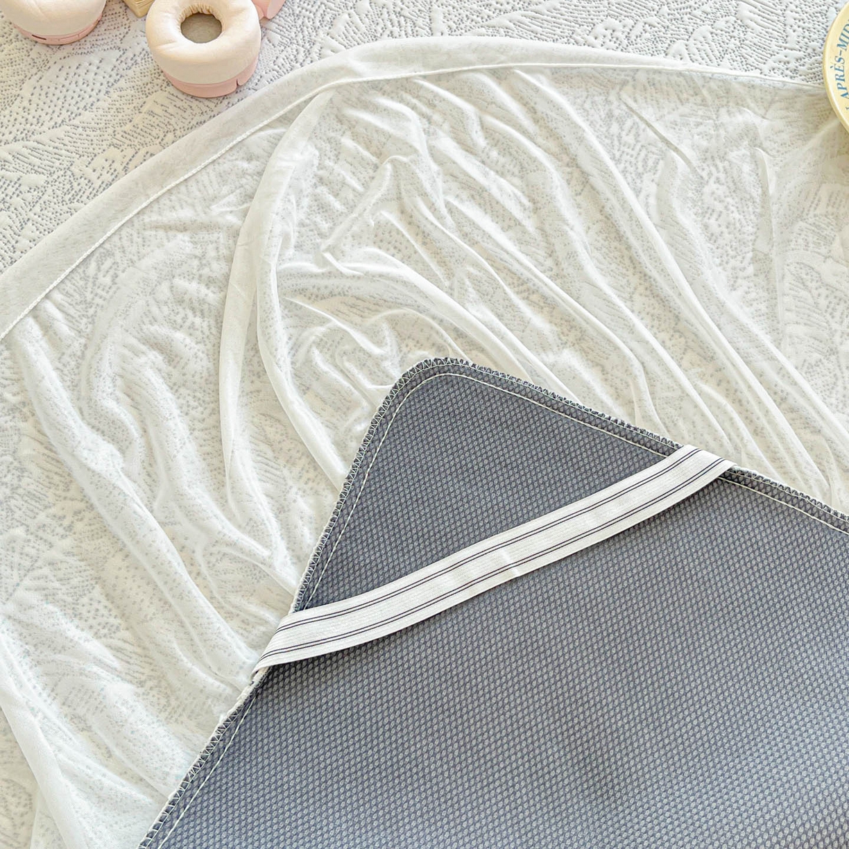 91家纺网 家纺一手货源 找家纺 川悦生活 2026新款加厚三明治底床裙款凉感席三件套 床裙夏季岛屿-月银