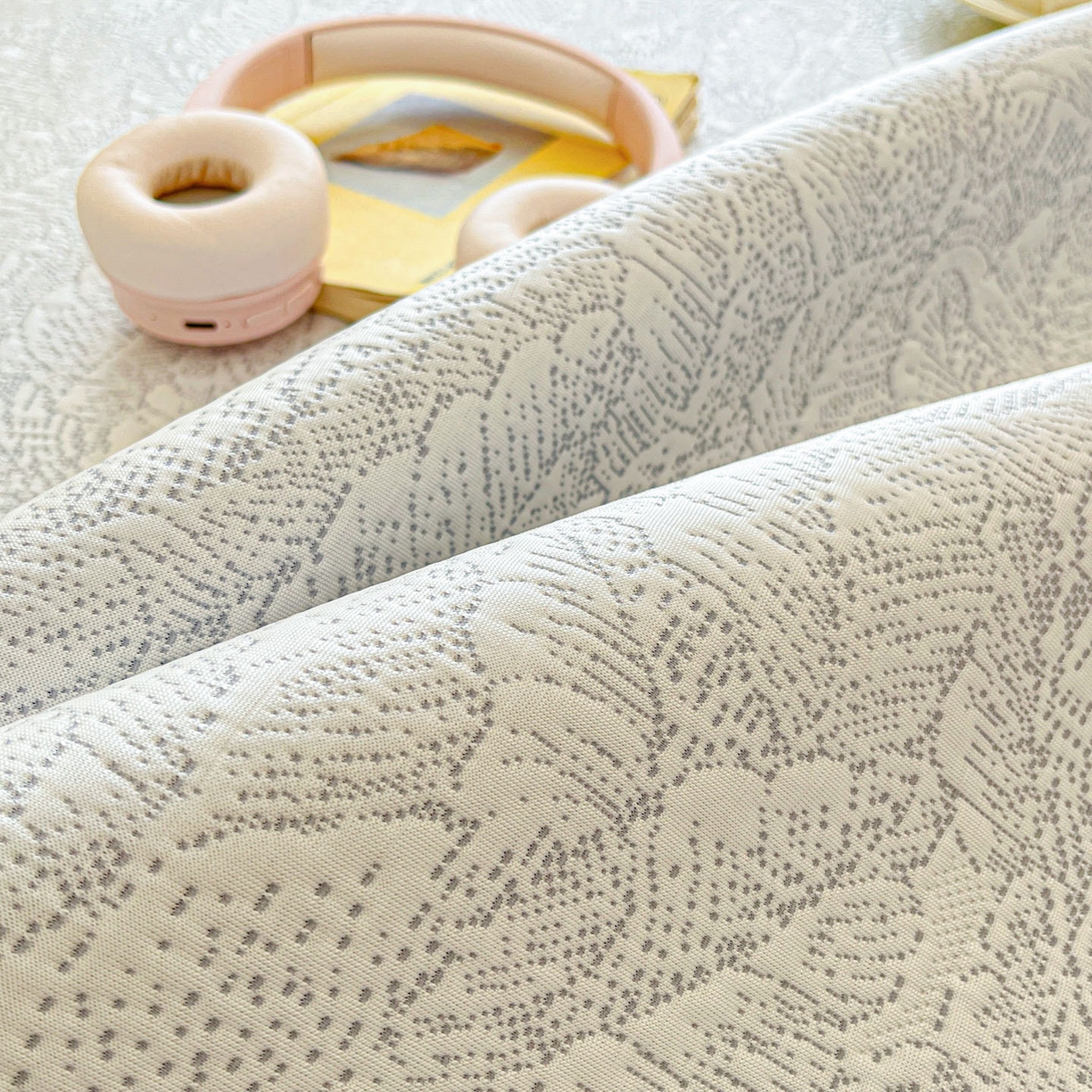 91家纺网 家纺一手货源 找家纺 川悦生活 2026新款加厚三明治底床裙款凉感席三件套 床裙夏季岛屿-月银