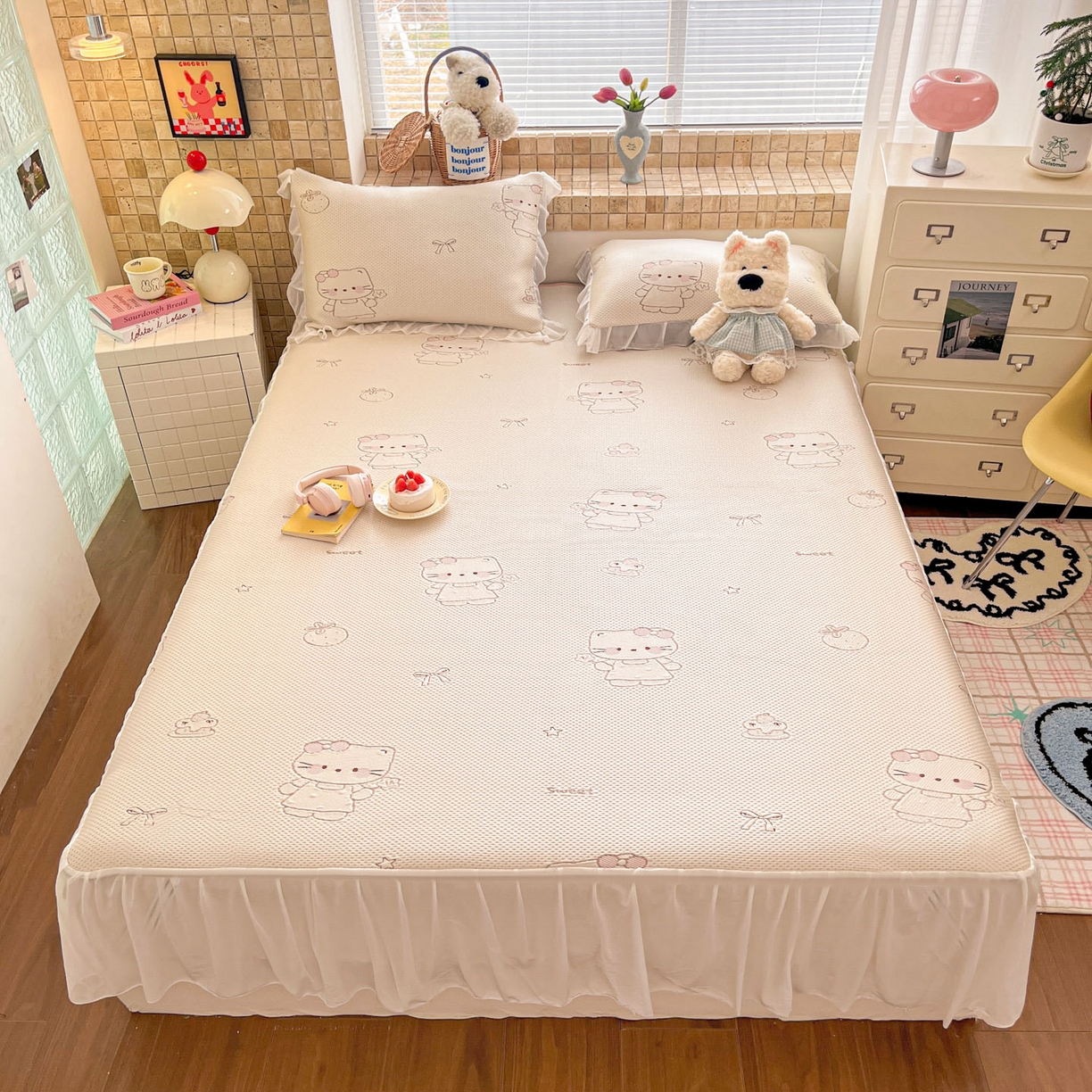 91家纺网 家纺一手货源 找家纺 川悦生活 2026新款加厚三明治底床裙款凉感席三件套 床裙星花小猫