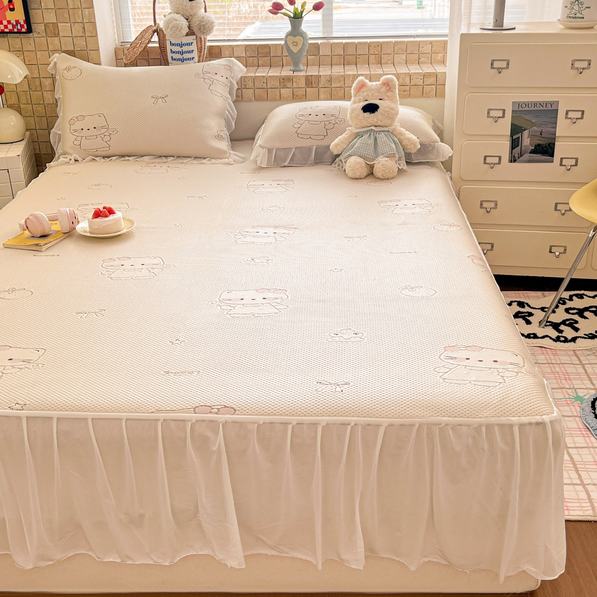 91家纺网 家纺一手货源 找家纺 川悦生活 2026新款加厚三明治底床裙款凉感席三件套 床裙星花小猫