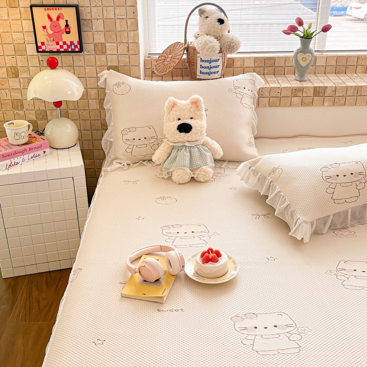 91家纺网 家纺一手货源 找家纺 川悦生活 2026新款加厚三明治底床裙款凉感席三件套 床裙星花小猫