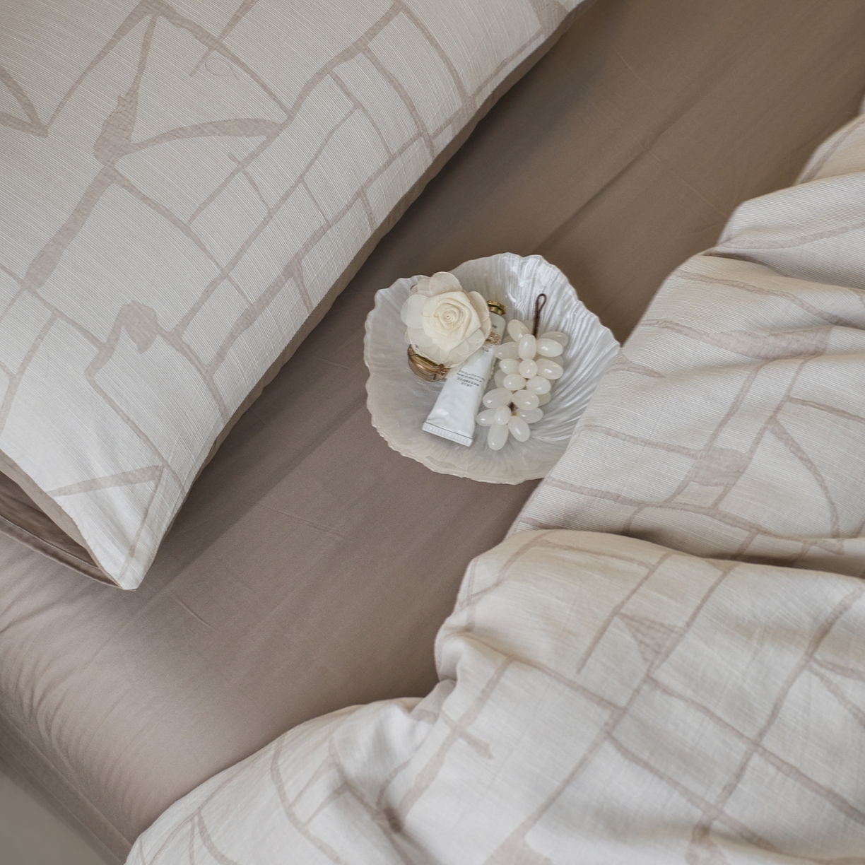 91家纺网 家纺一手货源 找家纺 安莱生活 2026年新品水洗棉全棉纯棉色织提花系列四件套 泊影-浅灰