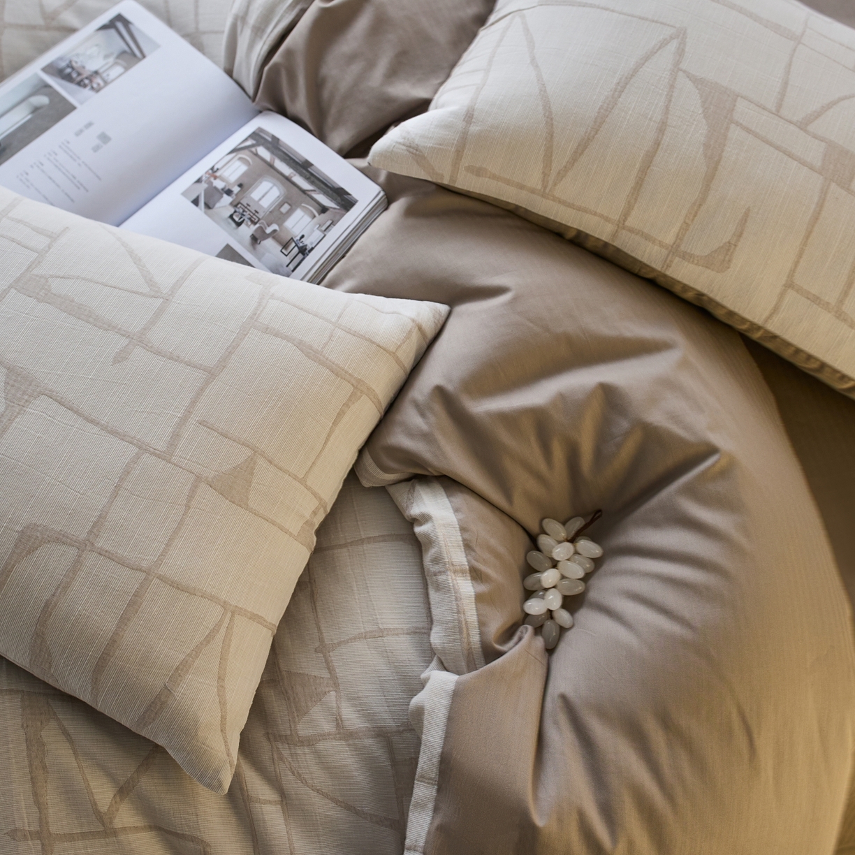 91家纺网 家纺一手货源 找家纺 安莱生活 2026年新品水洗棉全棉纯棉色织提花系列四件套 泊影-浅灰