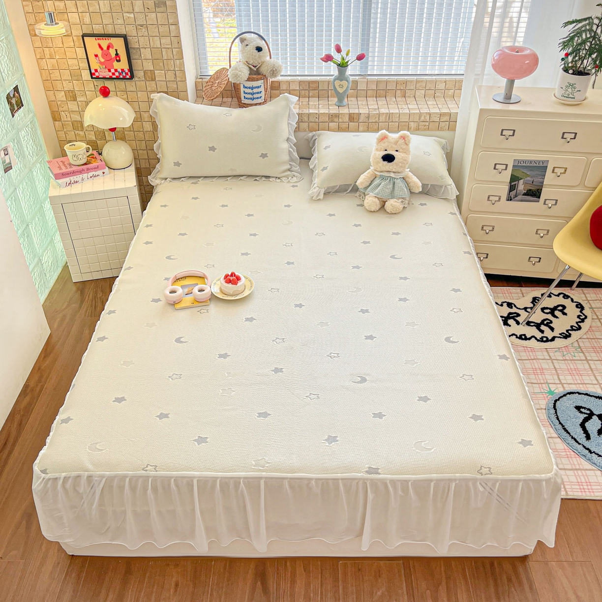 91家纺网 家纺一手货源 找家纺 川悦生活 2026新款加厚三明治底床裙款凉感席三件套 床裙奶油星月