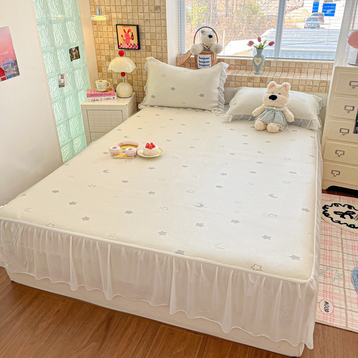 91家纺网 家纺一手货源 找家纺 川悦生活 2026新款加厚三明治底床裙款凉感席三件套 床裙奶油星月