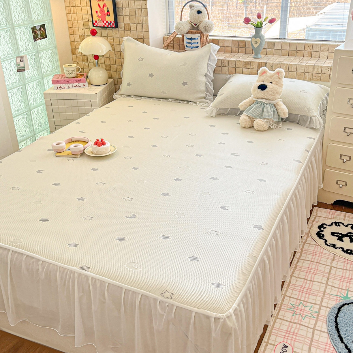 91家纺网 家纺一手货源 找家纺 川悦生活 2026新款加厚三明治底床裙款凉感席三件套 床裙奶油星月