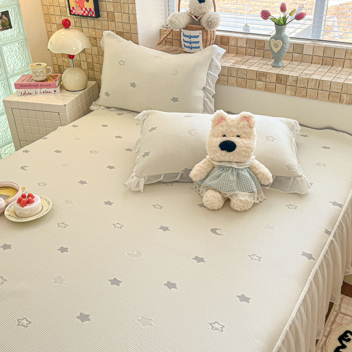 91家纺网 家纺一手货源 找家纺 川悦生活 2026新款加厚三明治底床裙款凉感席三件套 床裙奶油星月