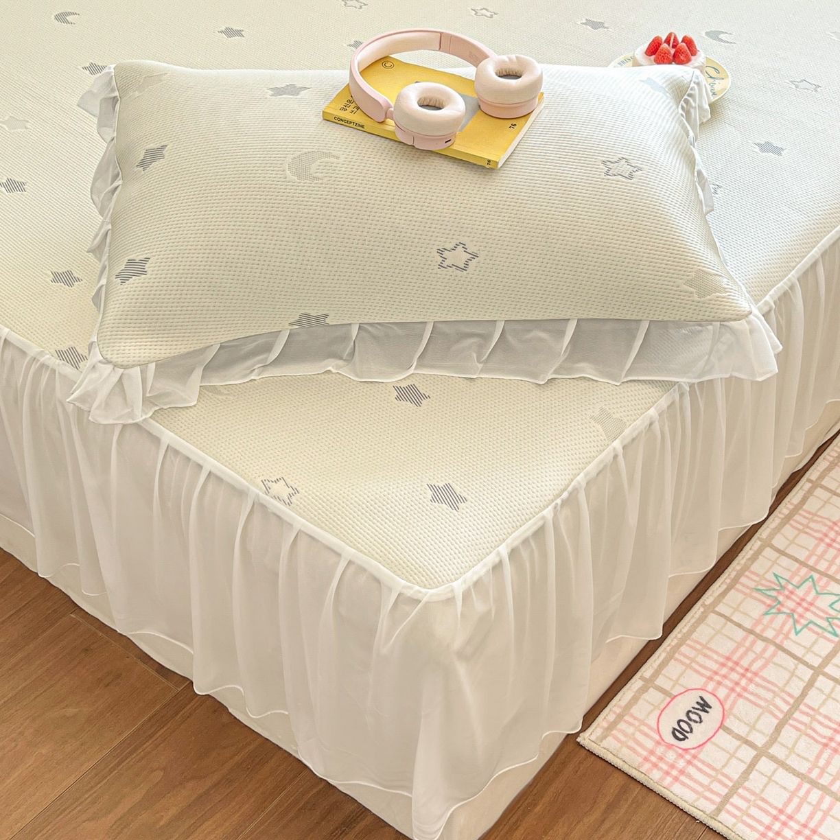 91家纺网 家纺一手货源 找家纺 川悦生活 2026新款加厚三明治底床裙款凉感席三件套 床裙奶油星月