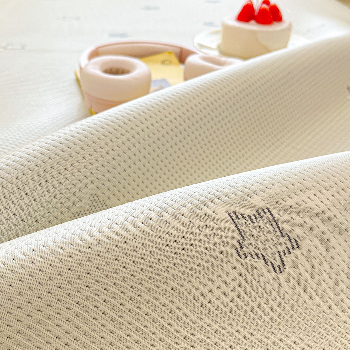 91家纺网 家纺一手货源 找家纺 川悦生活 2026新款加厚三明治底床裙款凉感席三件套 床裙奶油星月