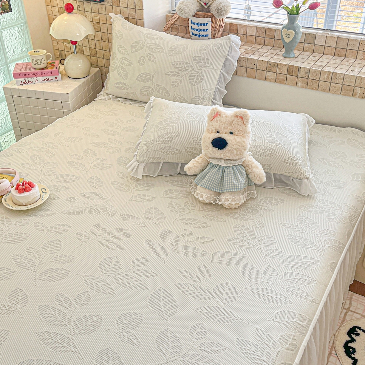 91家纺网 家纺一手货源 找家纺 川悦生活 2026新款加厚三明治底床裙款凉感席三件套 床裙月桂-月银