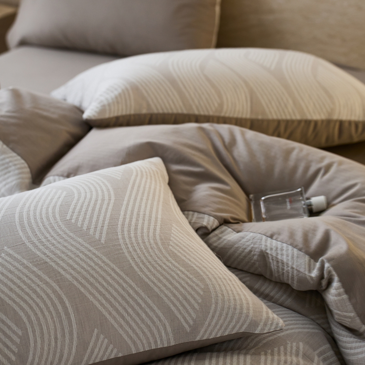 91家纺网 家纺一手货源 找家纺 安莱生活 2026年新品水洗棉全棉纯棉色织提花系列四件套 溪言-浅灰