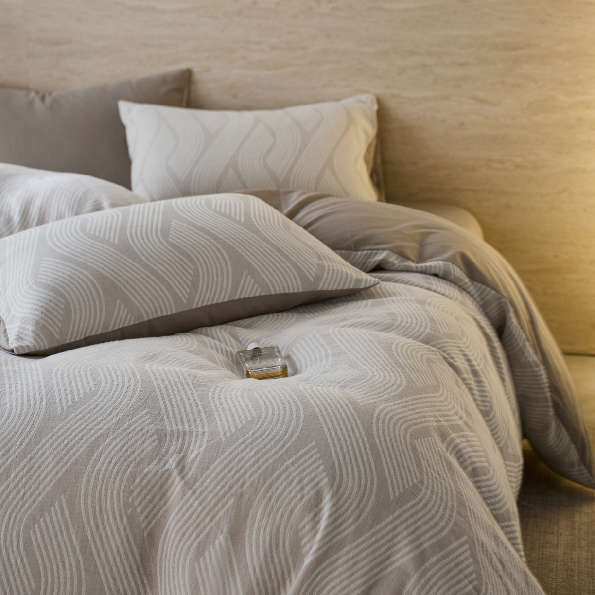 91家纺网 家纺一手货源 找家纺 安莱生活 2026年新品水洗棉全棉纯棉色织提花系列四件套 溪言-浅灰