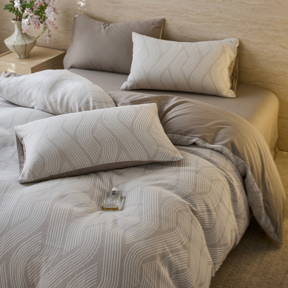 91家纺网 家纺一手货源 找家纺 安莱生活 2026年新品水洗棉全棉纯棉色织提花系列四件套 溪言-浅灰