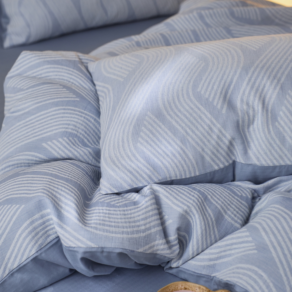 91家纺网 家纺一手货源 找家纺 安莱生活 2026年新品水洗棉全棉纯棉色织提花系列四件套 溪言-浅蓝