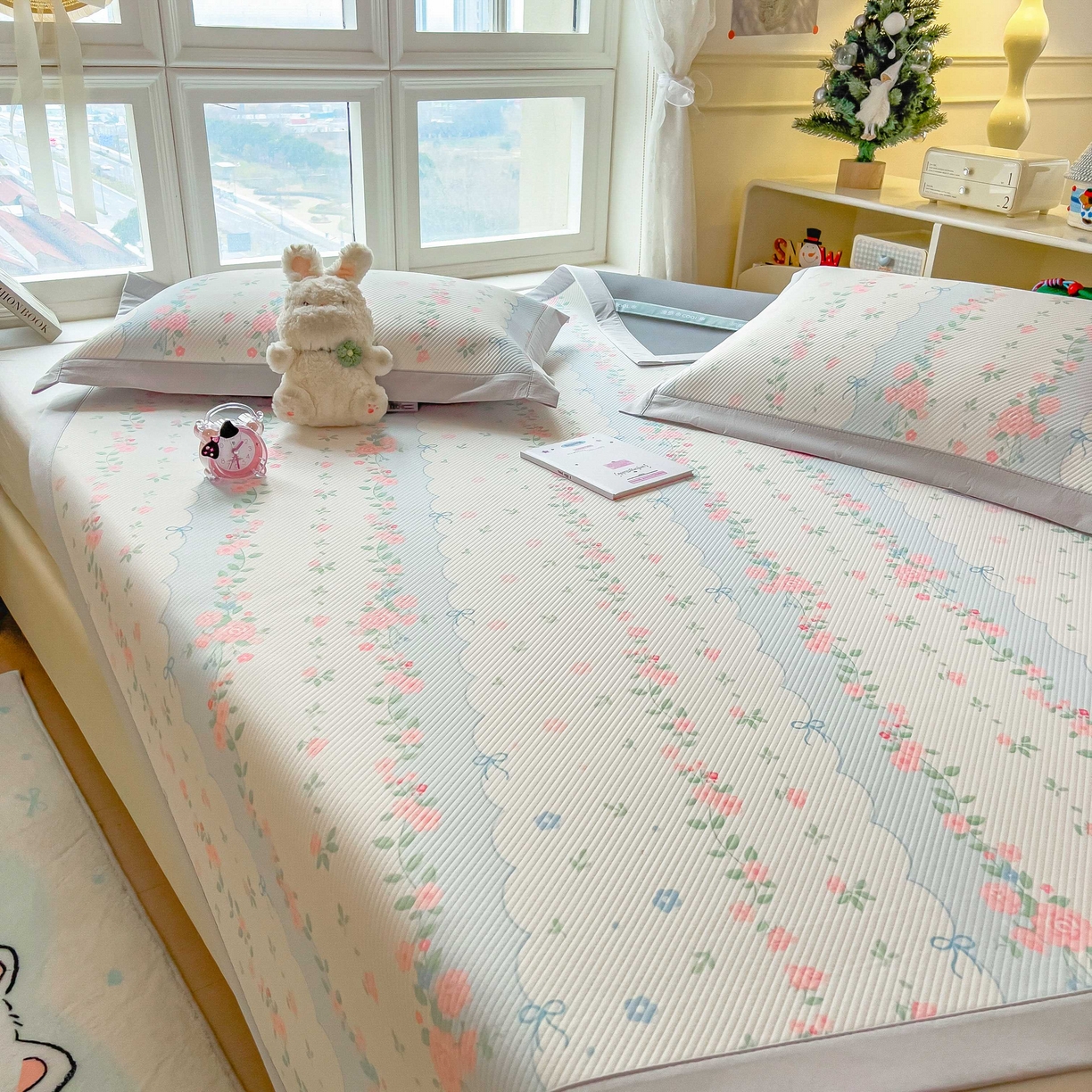 91家纺网 家纺一手货源 找家纺 孩子王家纺 2026春夏新款夏季花卉冰丝凉席凉感值过0.21冰豆豆A类可机洗学生宿舍空调软席 花知晓 床单款