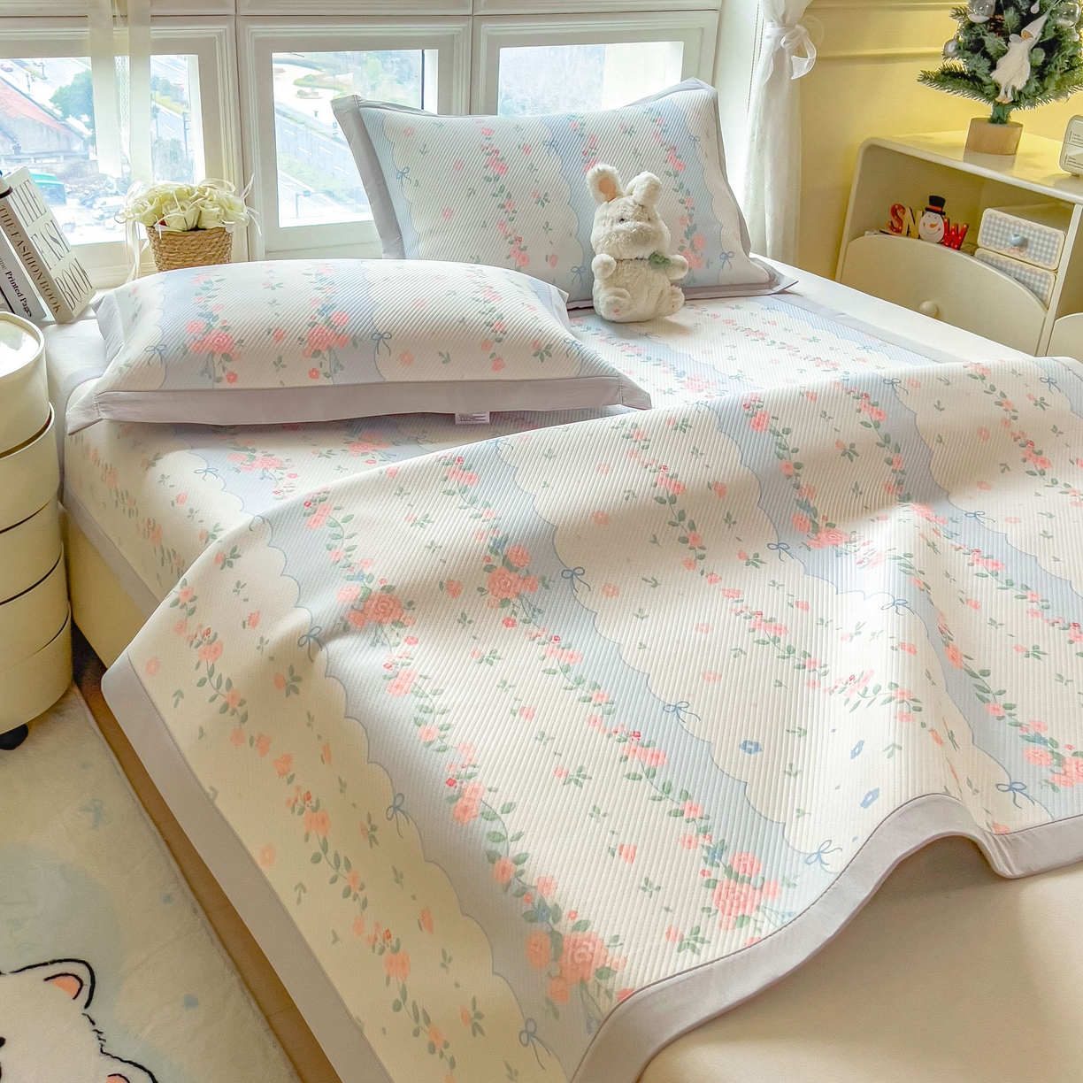 91家纺网 家纺一手货源 找家纺 孩子王家纺 2026春夏新款夏季花卉冰丝凉席凉感值过0.21冰豆豆A类可机洗学生宿舍空调软席 花知晓 床单款