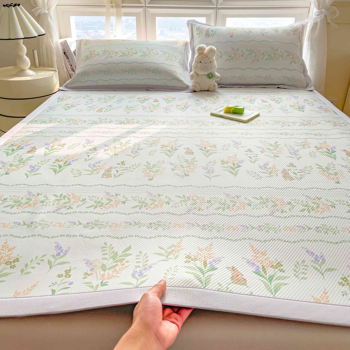 91家纺网 家纺一手货源 找家纺 孩子王家纺 2026春夏新款夏季花卉冰丝凉席凉感值过0.21冰豆豆A类可机洗学生宿舍空调软席 洛克庄园 床单款