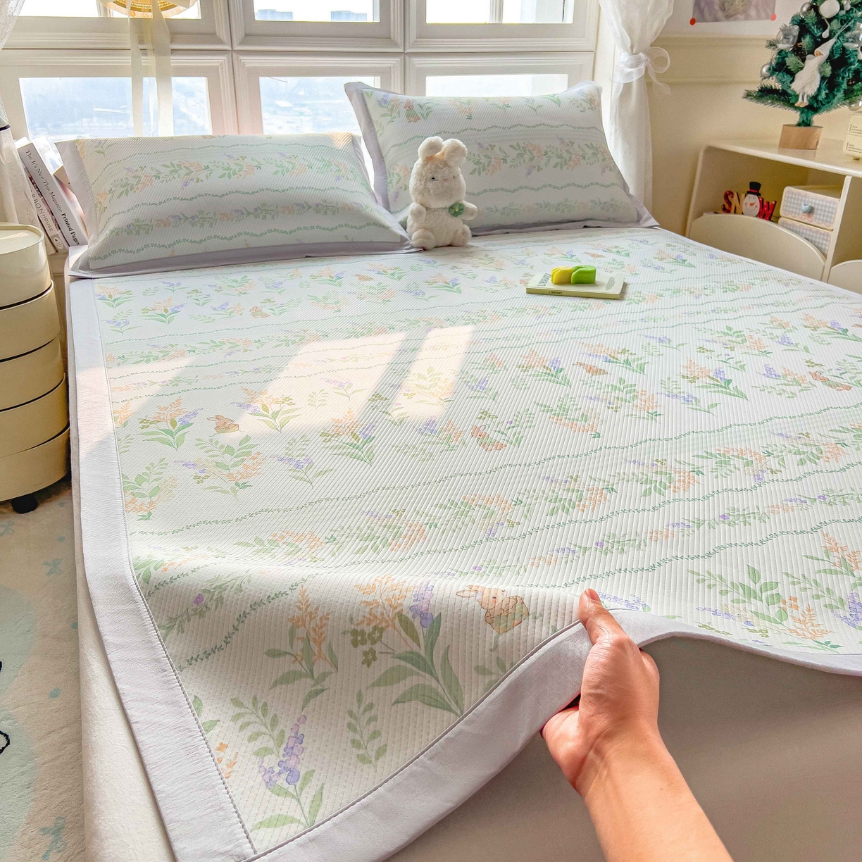 91家纺网 家纺一手货源 找家纺 孩子王家纺 2026春夏新款夏季花卉冰丝凉席凉感值过0.21冰豆豆A类可机洗学生宿舍空调软席 洛克庄园 床单款