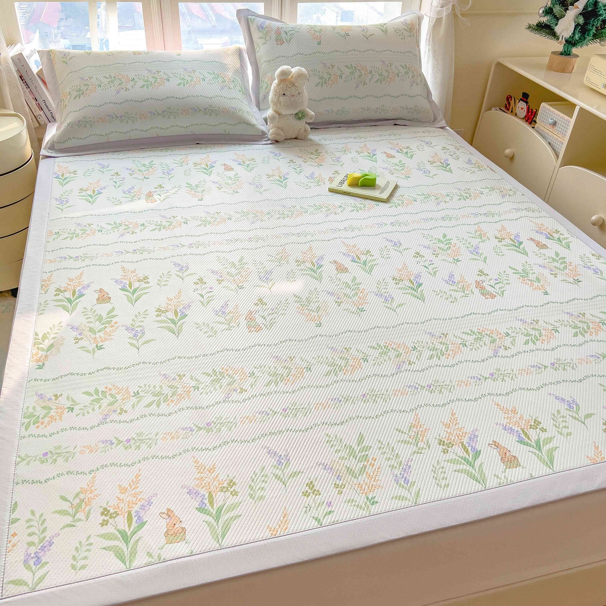 91家纺网 家纺一手货源 找家纺 孩子王家纺 2026春夏新款夏季花卉冰丝凉席凉感值过0.21冰豆豆A类可机洗学生宿舍空调软席 洛克庄园 床单款