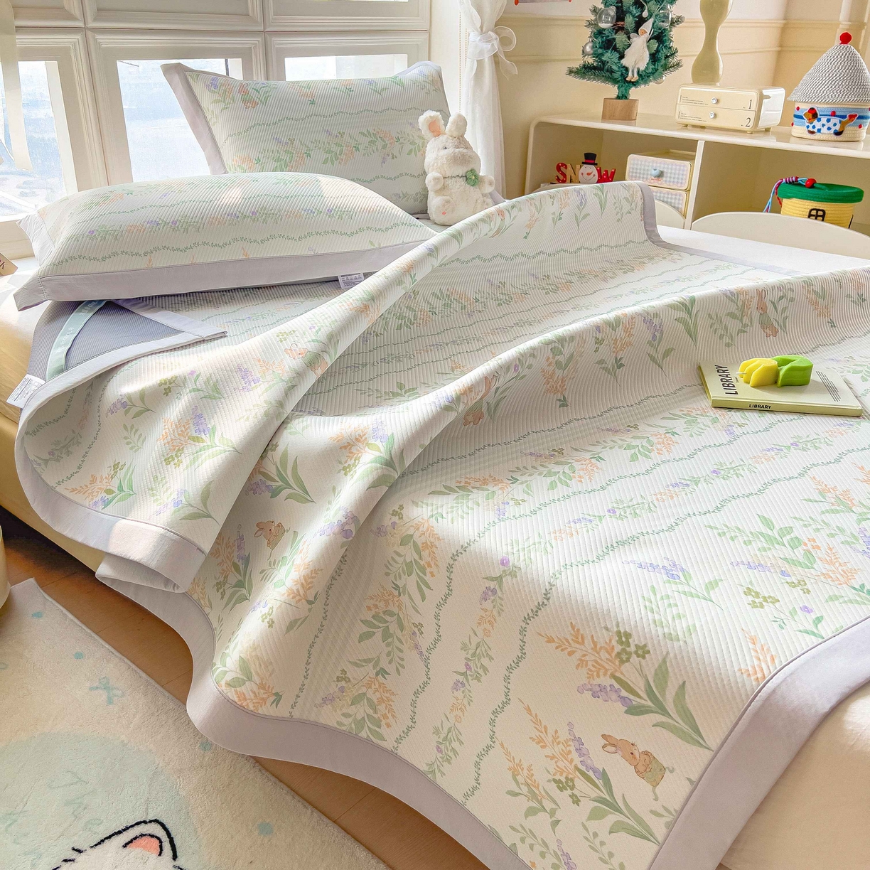 91家纺网 家纺一手货源 找家纺 孩子王家纺 2026春夏新款夏季花卉冰丝凉席凉感值过0.21冰豆豆A类可机洗学生宿舍空调软席 洛克庄园 床单款