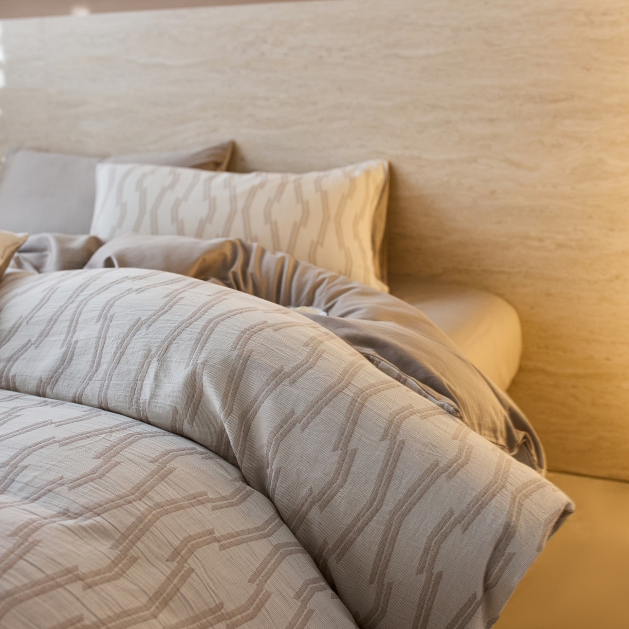 91家纺网 家纺一手货源 找家纺 安莱生活 2026年新品水洗棉全棉纯棉色织提花系列四件套 亚瑟-浅灰