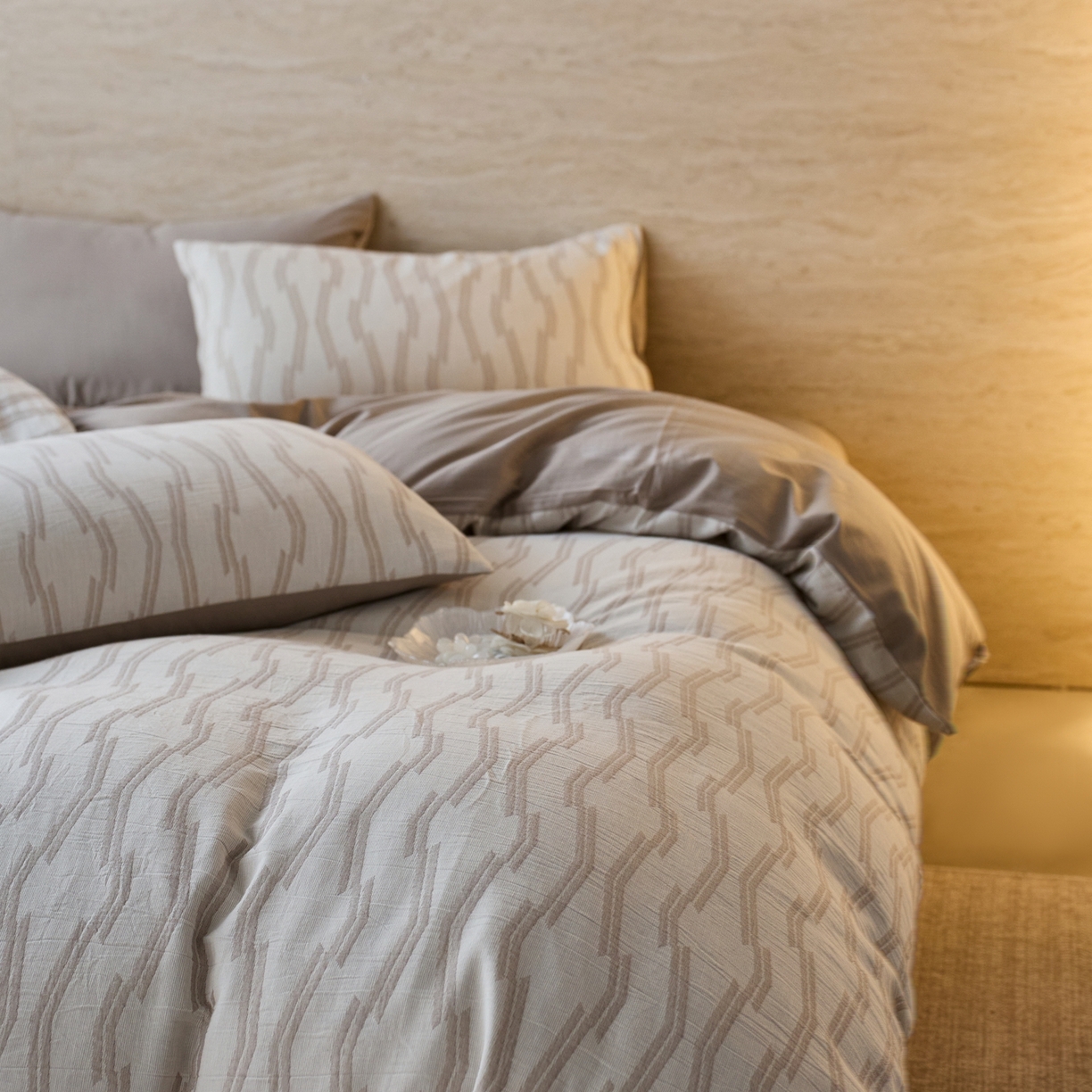 91家纺网 家纺一手货源 找家纺 安莱生活 2026年新品水洗棉全棉纯棉色织提花系列四件套 亚瑟-浅灰