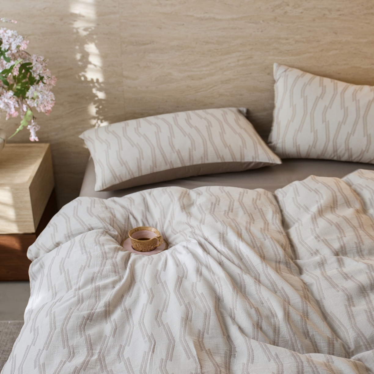 91家纺网 家纺一手货源 找家纺 安莱生活 2026年新品水洗棉全棉纯棉色织提花系列四件套 亚瑟-浅灰