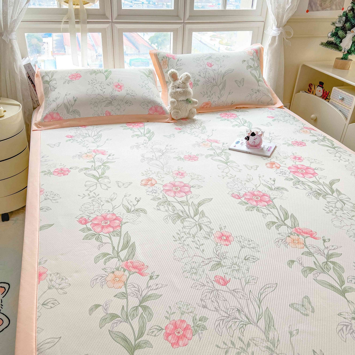 91家纺网 家纺一手货源 找家纺 孩子王家纺 2026春夏新款夏季花卉冰丝凉席凉感值过0.21冰豆豆A类可机洗学生宿舍空调软席 牡丹粉 床单款