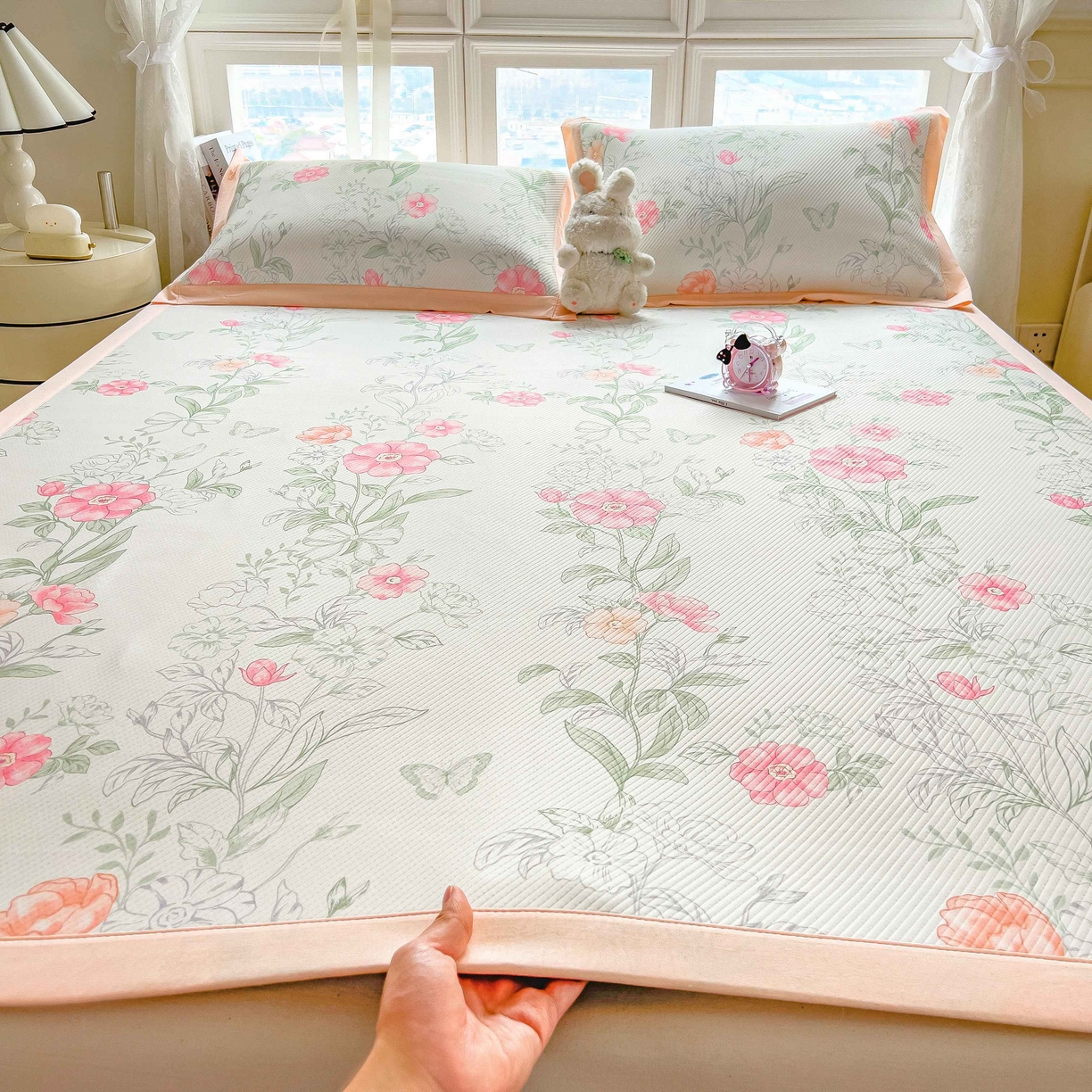 91家纺网 家纺一手货源 找家纺 孩子王家纺 2026春夏新款夏季花卉冰丝凉席凉感值过0.21冰豆豆A类可机洗学生宿舍空调软席 牡丹粉 床单款