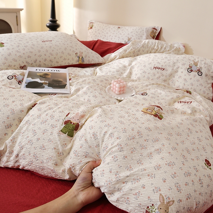 91家纺网 家纺一手货源 找家纺 北部居 2026新款柔软泡芙纱高克重印花四件套 碎花小兔