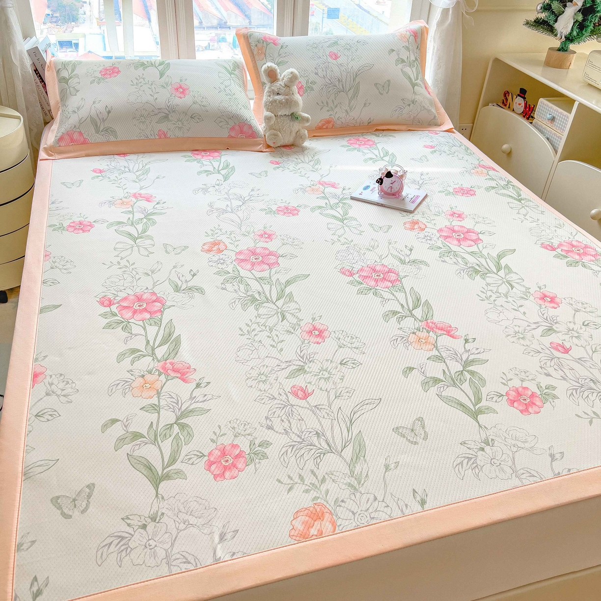 91家纺网 家纺一手货源 找家纺 孩子王家纺 2026春夏新款夏季花卉冰丝凉席凉感值过0.21冰豆豆A类可机洗学生宿舍空调软席 牡丹粉 床单款