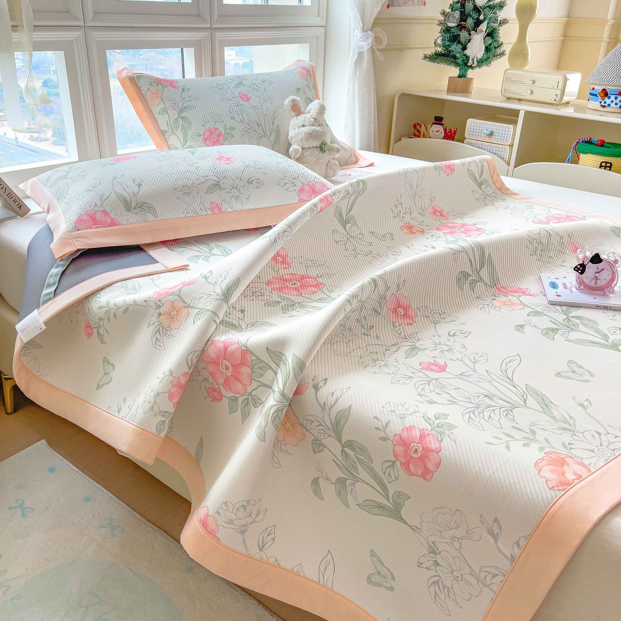 91家纺网 家纺一手货源 找家纺 孩子王家纺 2026春夏新款夏季花卉冰丝凉席凉感值过0.21冰豆豆A类可机洗学生宿舍空调软席 牡丹粉 床单款