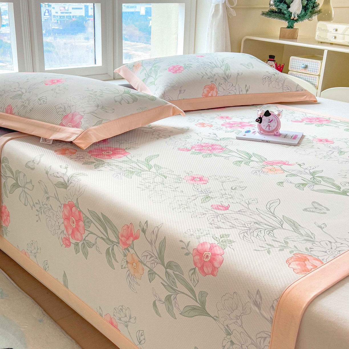 91家纺网 家纺一手货源 找家纺 孩子王家纺 2026春夏新款夏季花卉冰丝凉席凉感值过0.21冰豆豆A类可机洗学生宿舍空调软席 牡丹粉 床单款