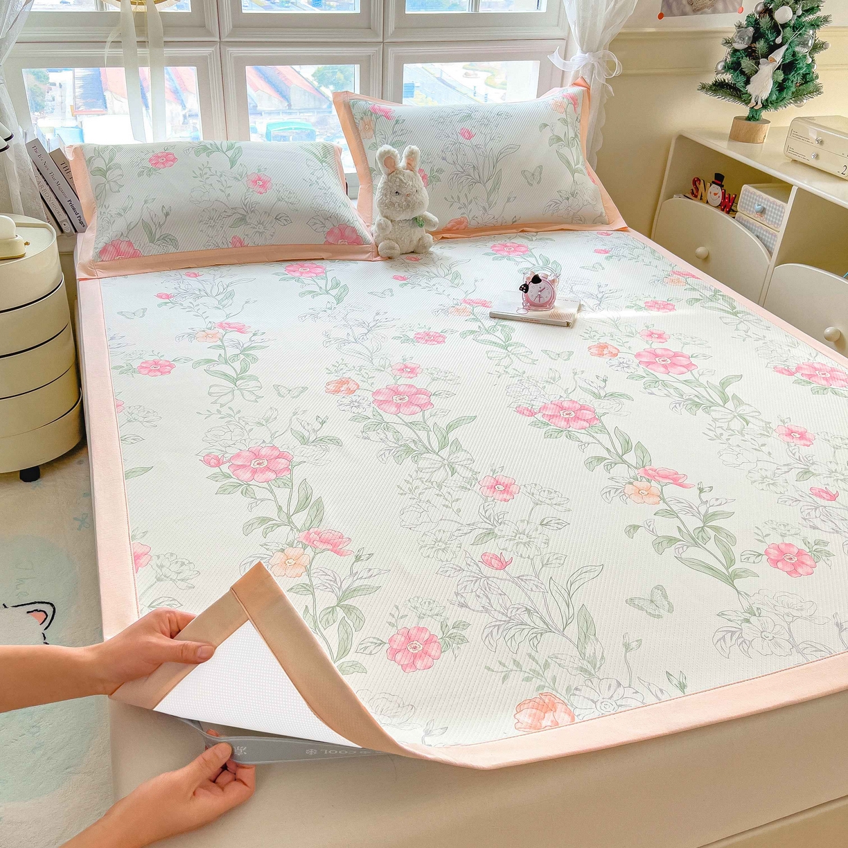 91家纺网 家纺一手货源 找家纺 孩子王家纺 2026春夏新款夏季花卉冰丝凉席凉感值过0.21冰豆豆A类可机洗学生宿舍空调软席 牡丹粉 床单款