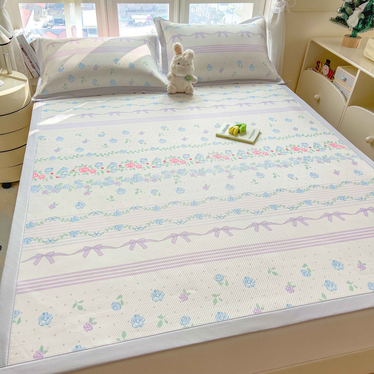 91家纺网 家纺一手货源 找家纺 孩子王家纺 2026春夏新款夏季花卉冰丝凉席凉感值过0.21冰豆豆A类可机洗学生宿舍空调软席 田园之家 床单款