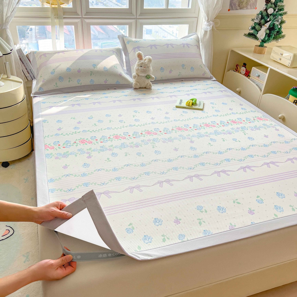 91家纺网 家纺一手货源 找家纺 孩子王家纺 2026春夏新款夏季花卉冰丝凉席凉感值过0.21冰豆豆A类可机洗学生宿舍空调软席 田园之家 床单款