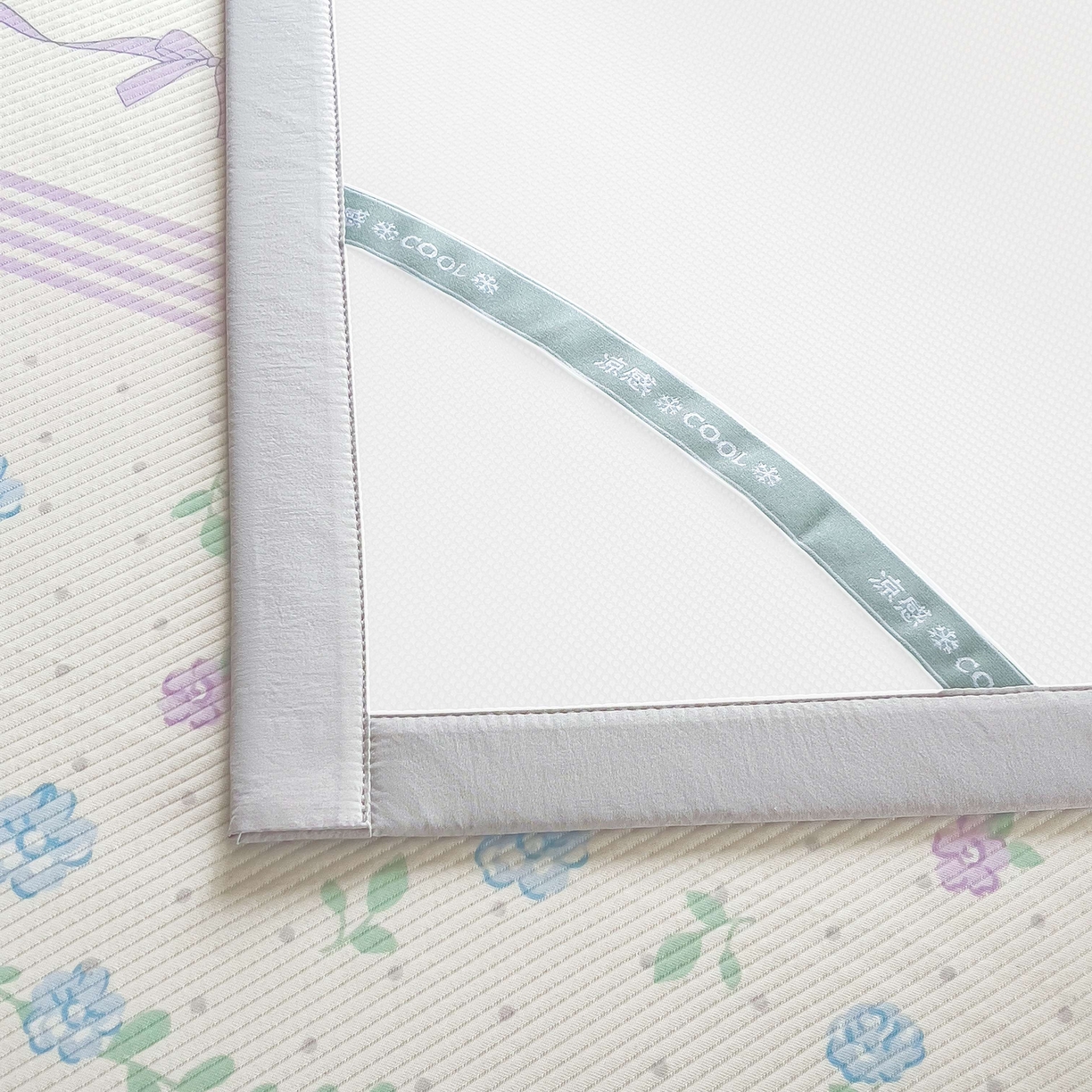 91家纺网 家纺一手货源 找家纺 孩子王家纺 2026春夏新款夏季花卉冰丝凉席凉感值过0.21冰豆豆A类可机洗学生宿舍空调软席 田园之家 床单款