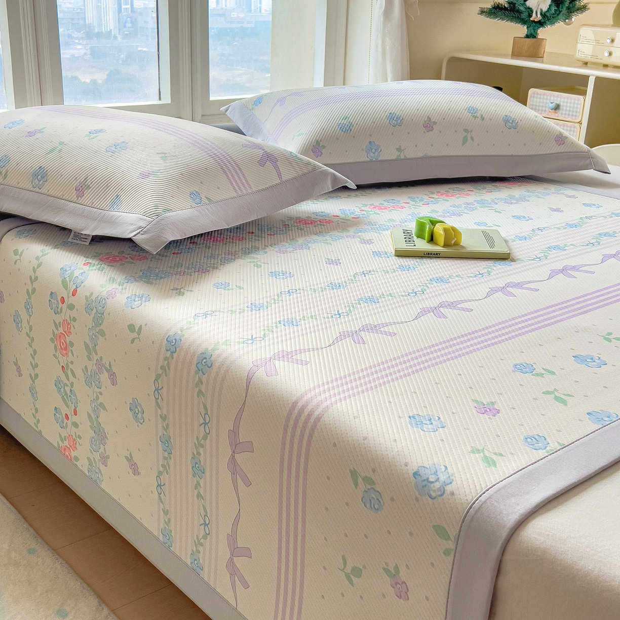 91家纺网 家纺一手货源 找家纺 孩子王家纺 2026春夏新款夏季花卉冰丝凉席凉感值过0.21冰豆豆A类可机洗学生宿舍空调软席 田园之家 床单款