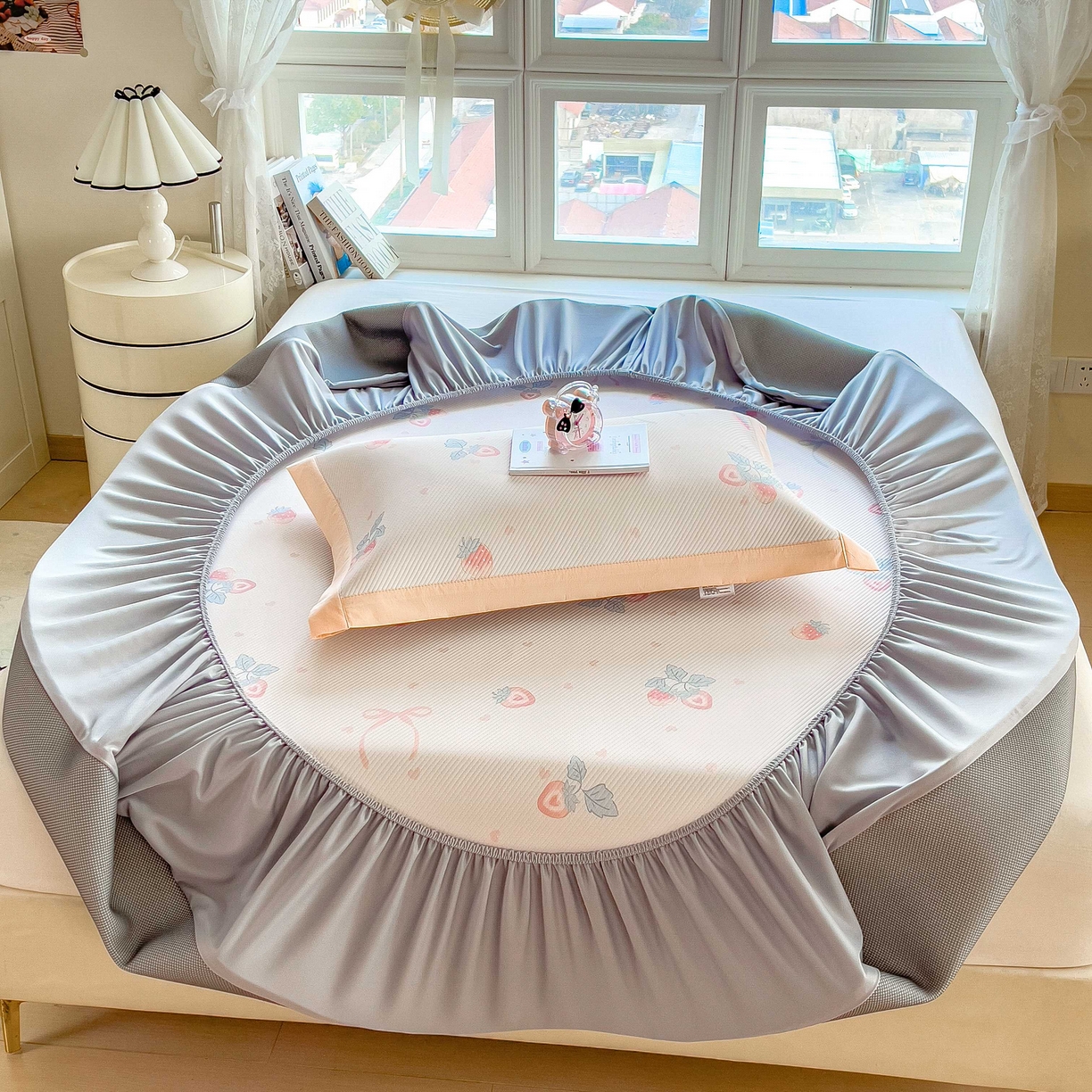 91家纺网 家纺一手货源 找家纺 孩子王家纺 2026春夏新款夏季花卉冰丝凉席凉感值过0.21冰豆豆A类可机洗学生宿舍空调软席 草莓甜心 床笠款